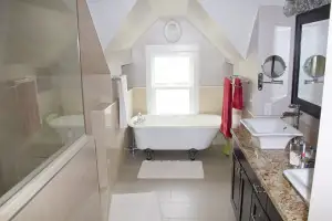 photo of a really nice bathroom with a lot of light coming in
