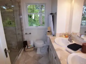 photo of a really nice looking bathroom